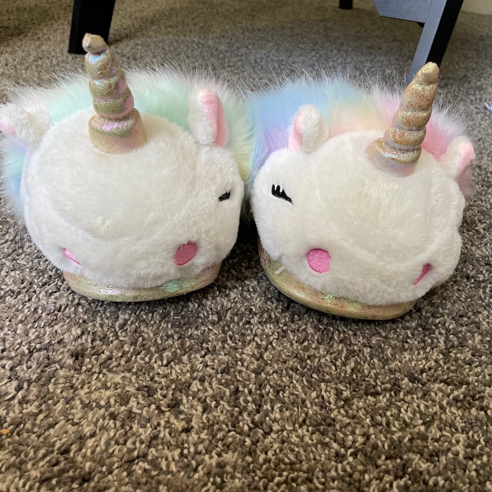 Girls white unicorn slippers
